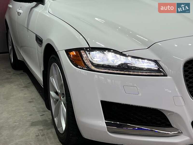 Седан Jaguar XF 2016 в Одесі