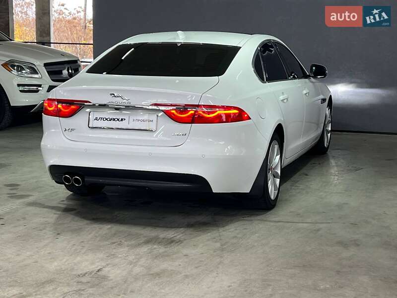 Седан Jaguar XF 2016 в Одесі