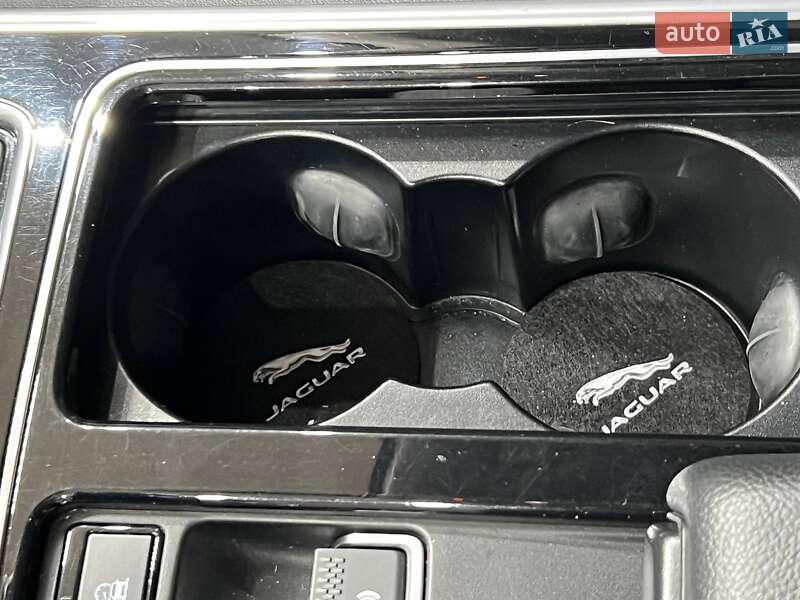 Седан Jaguar XF 2016 в Одесі