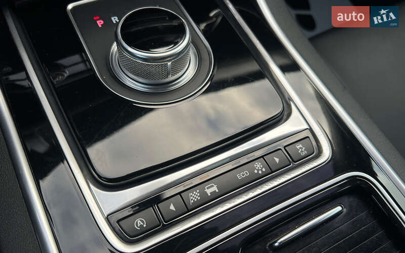 Седан Jaguar XF 2015 в Львове