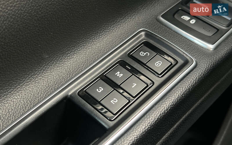 Седан Jaguar XF 2015 в Львове