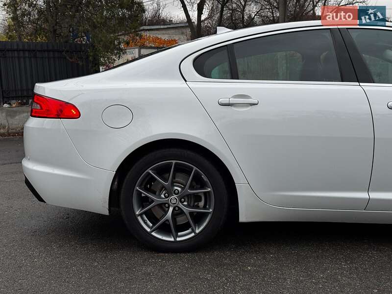 Седан Jaguar XF 2013 в Киеве фото 12 Седан Jaguar XF 2013 в Киеве