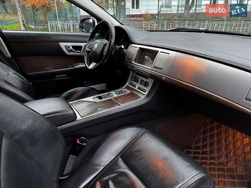 Седан Jaguar XF 2013 в Киеве фото 42 Седан Jaguar XF 2013 в Киеве