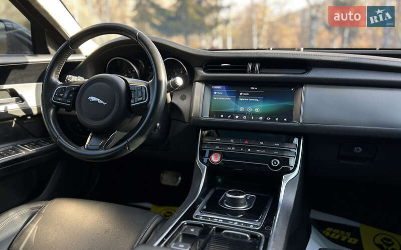 Седан Jaguar XF 2019 в Львове