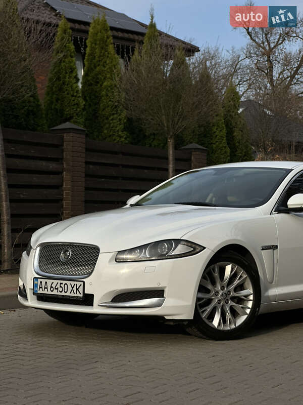 Седан Jaguar XF 2012 в Киеве