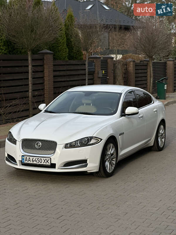 Седан Jaguar XF 2012 в Киеве
