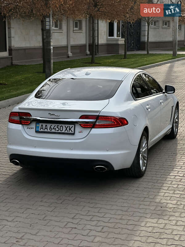 Седан Jaguar XF 2012 в Киеве