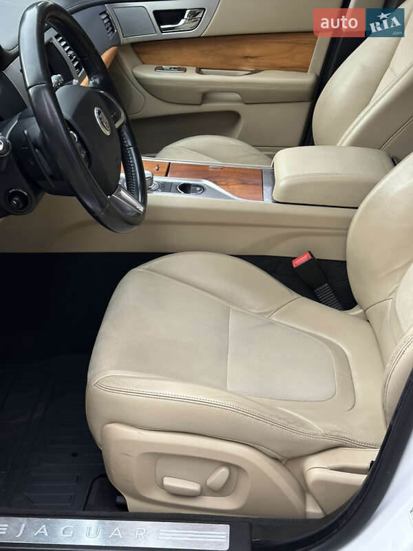 Седан Jaguar XF 2012 в Киеве