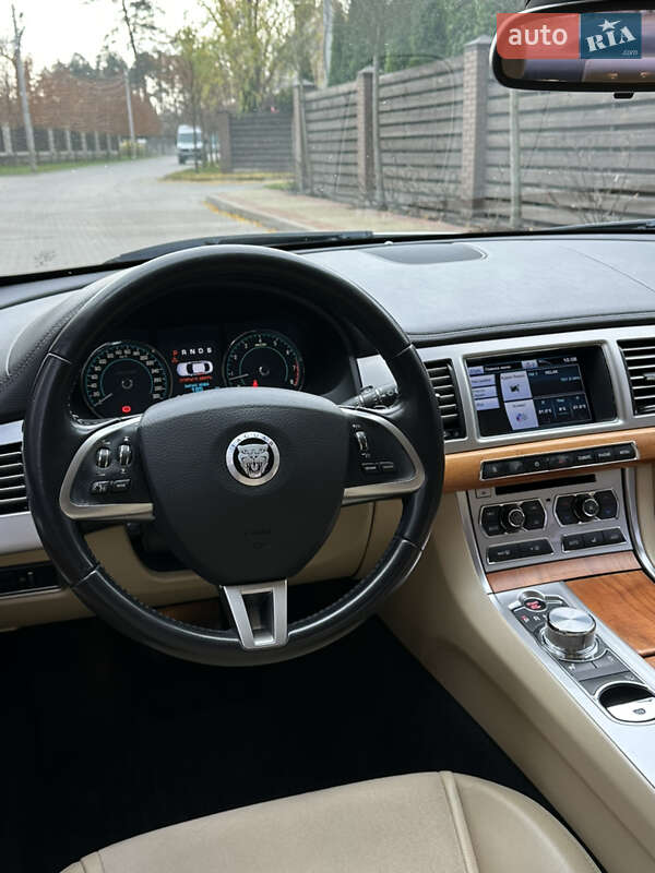 Седан Jaguar XF 2012 в Киеве