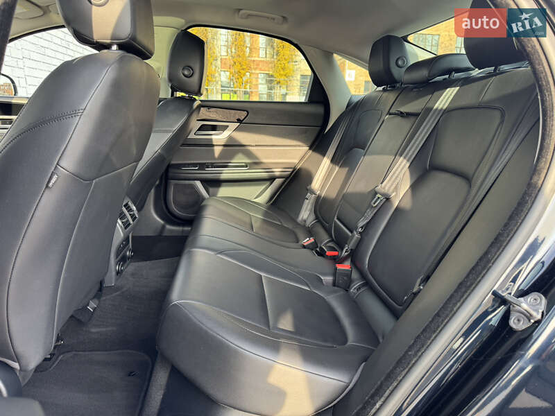 Седан Jaguar XF 2016 в Києві