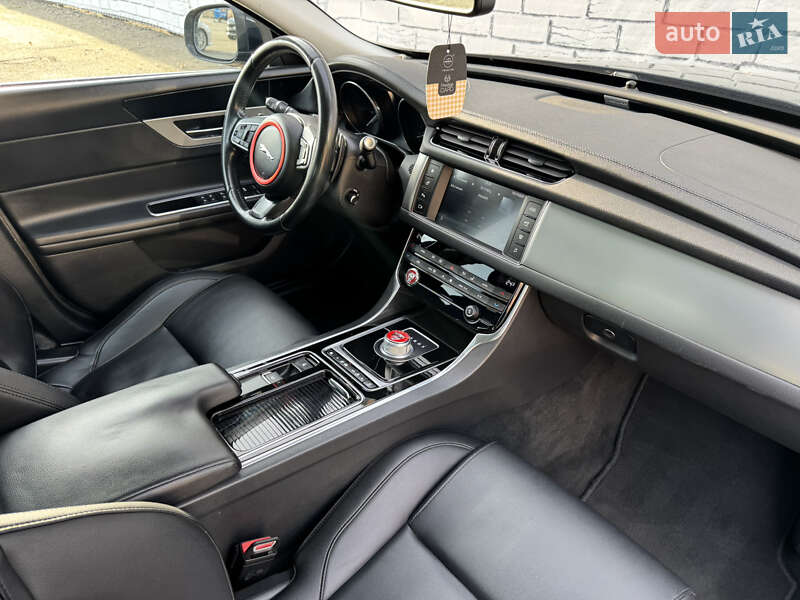 Седан Jaguar XF 2016 в Києві