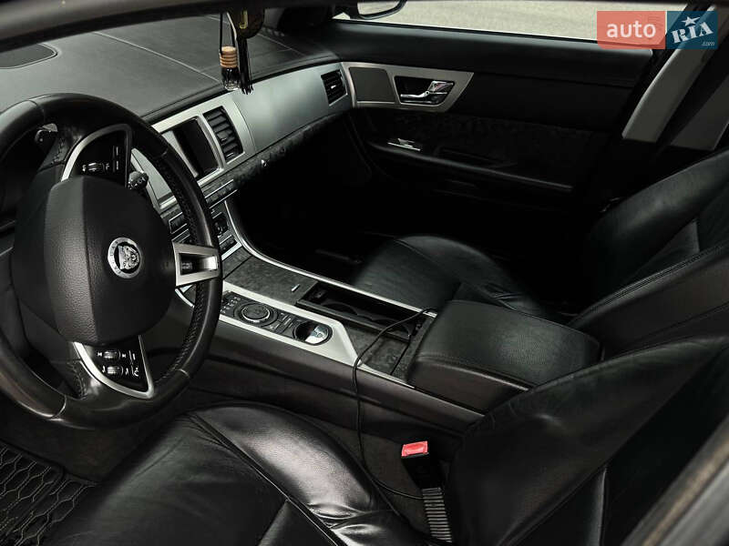 Седан Jaguar XF 2012 в Кропивницком