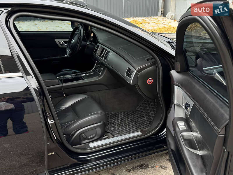 Седан Jaguar XF 2012 в Кропивницком