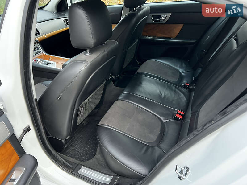 Седан Jaguar XF 2012 в Киеве