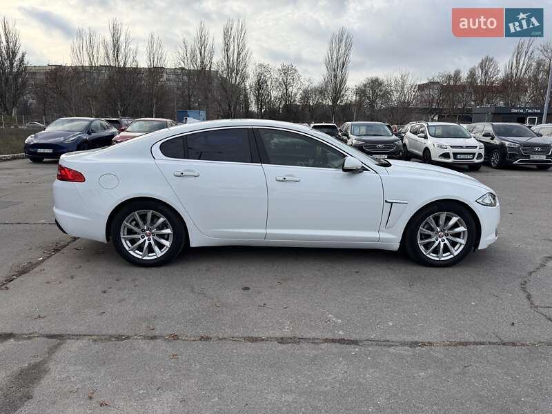 Седан Jaguar XF 2014 в Дніпрі