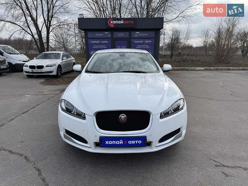 Седан Jaguar XF 2014 в Дніпрі