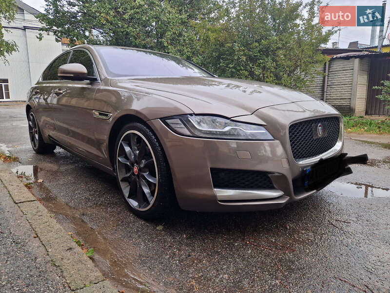 Седан Jaguar XF 2016 в Харкові