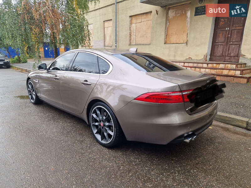 Седан Jaguar XF 2016 в Харкові