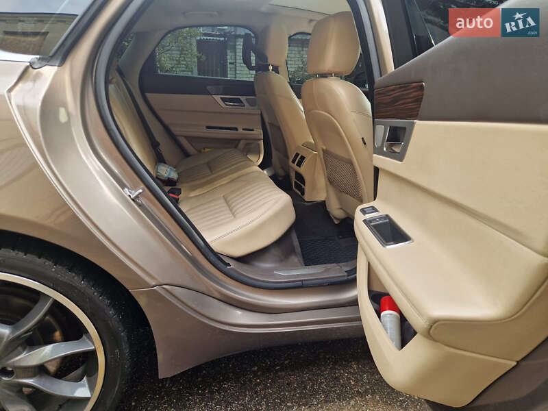 Седан Jaguar XF 2016 в Харкові