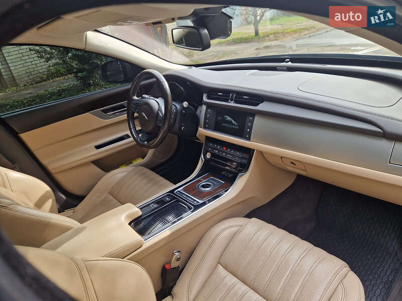 Седан Jaguar XF 2016 в Харкові