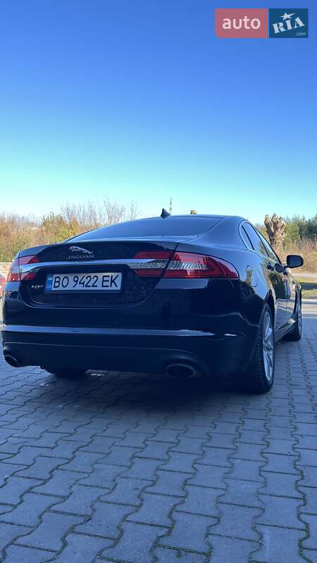 Седан Jaguar XF 2014 в Волочиську