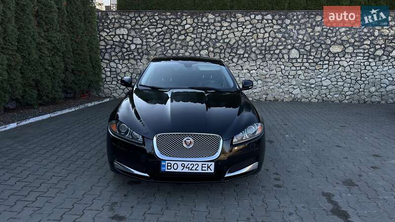 Седан Jaguar XF 2014 в Волочиську