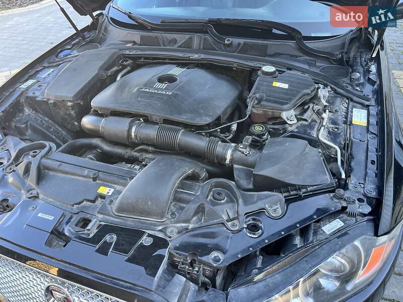 Седан Jaguar XF 2014 в Волочиську