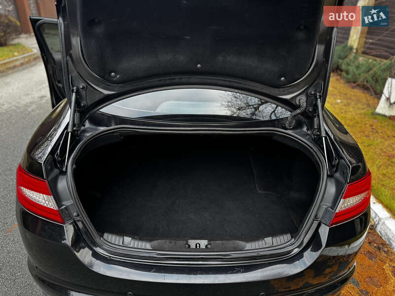 Седан Jaguar XF 2013 в Киеве