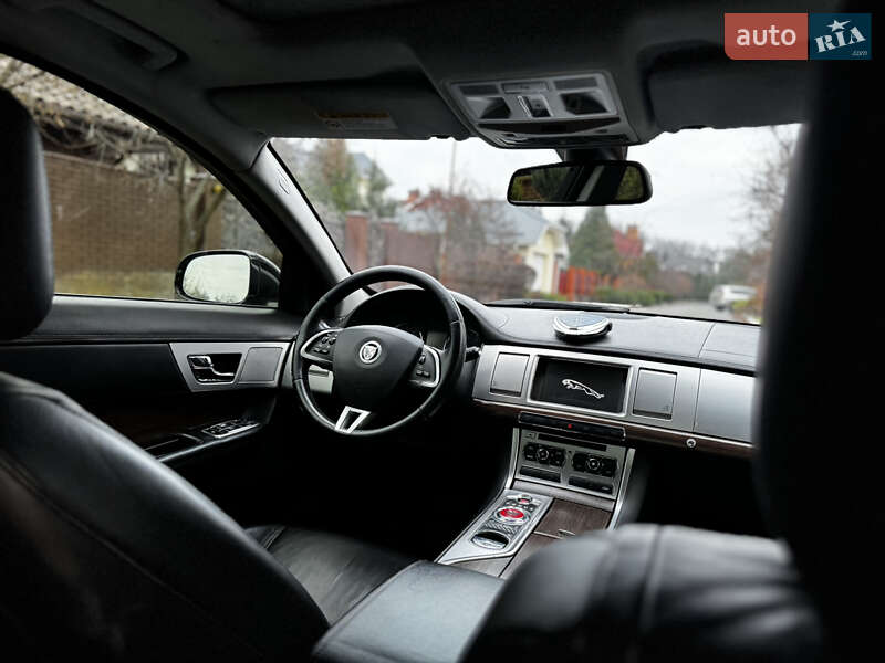 Седан Jaguar XF 2013 в Киеве