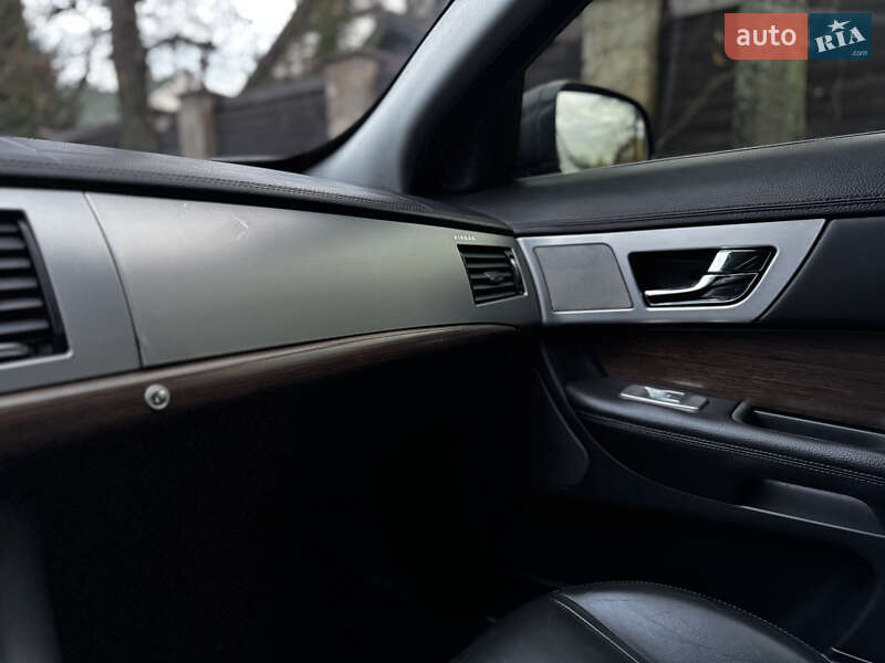 Седан Jaguar XF 2013 в Киеве