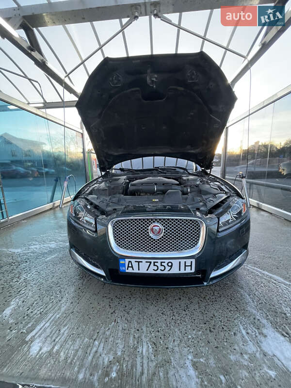 Седан Jaguar XF 2014 в Ивано-Франковске