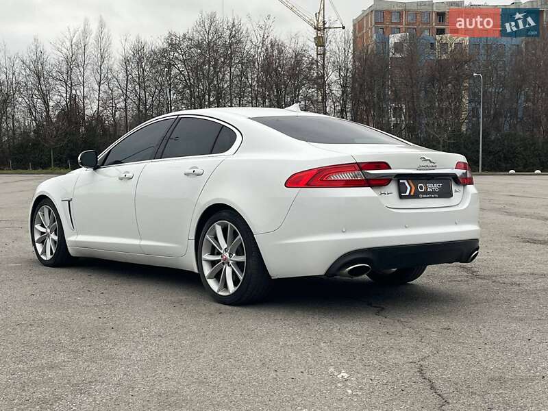 Седан Jaguar XF 2014 в Львове