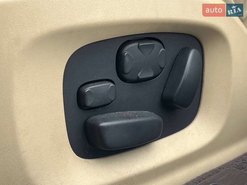 Седан Jaguar XF 2014 в Львове