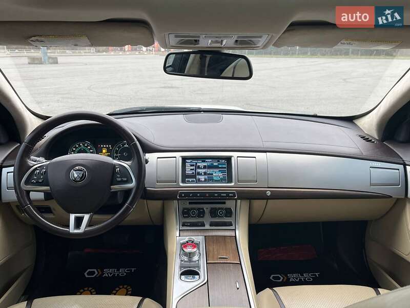 Седан Jaguar XF 2014 в Львове