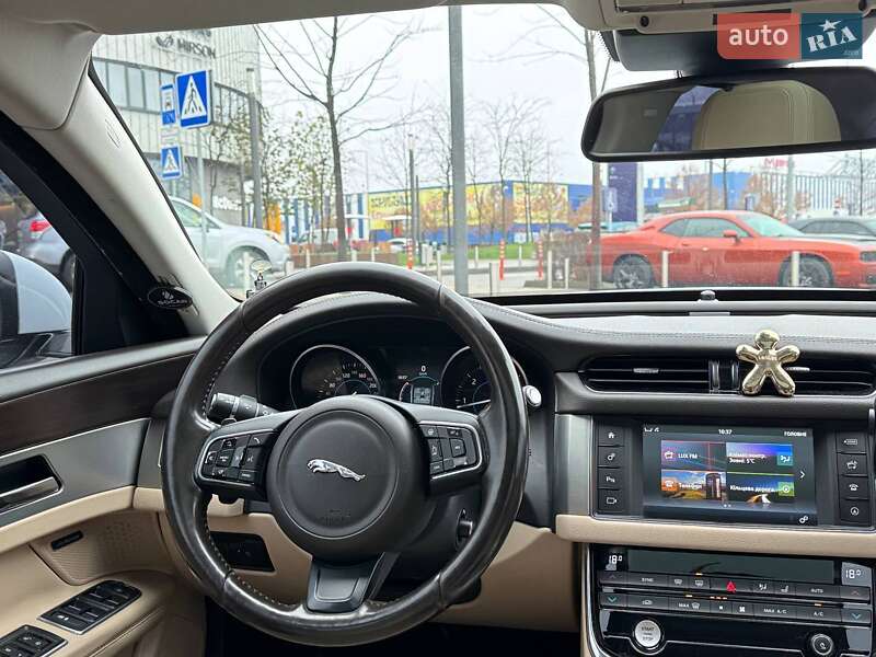 Седан Jaguar XF 2015 в Киеве