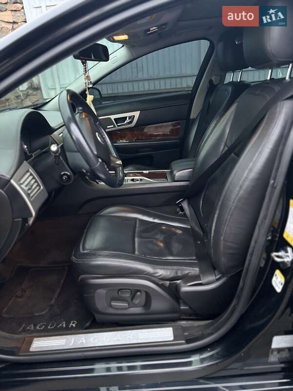 Седан Jaguar XF 2010 в Білій Церкві