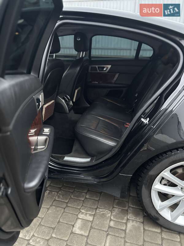 Седан Jaguar XF 2010 в Білій Церкві