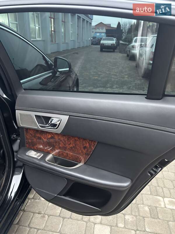 Седан Jaguar XF 2010 в Білій Церкві