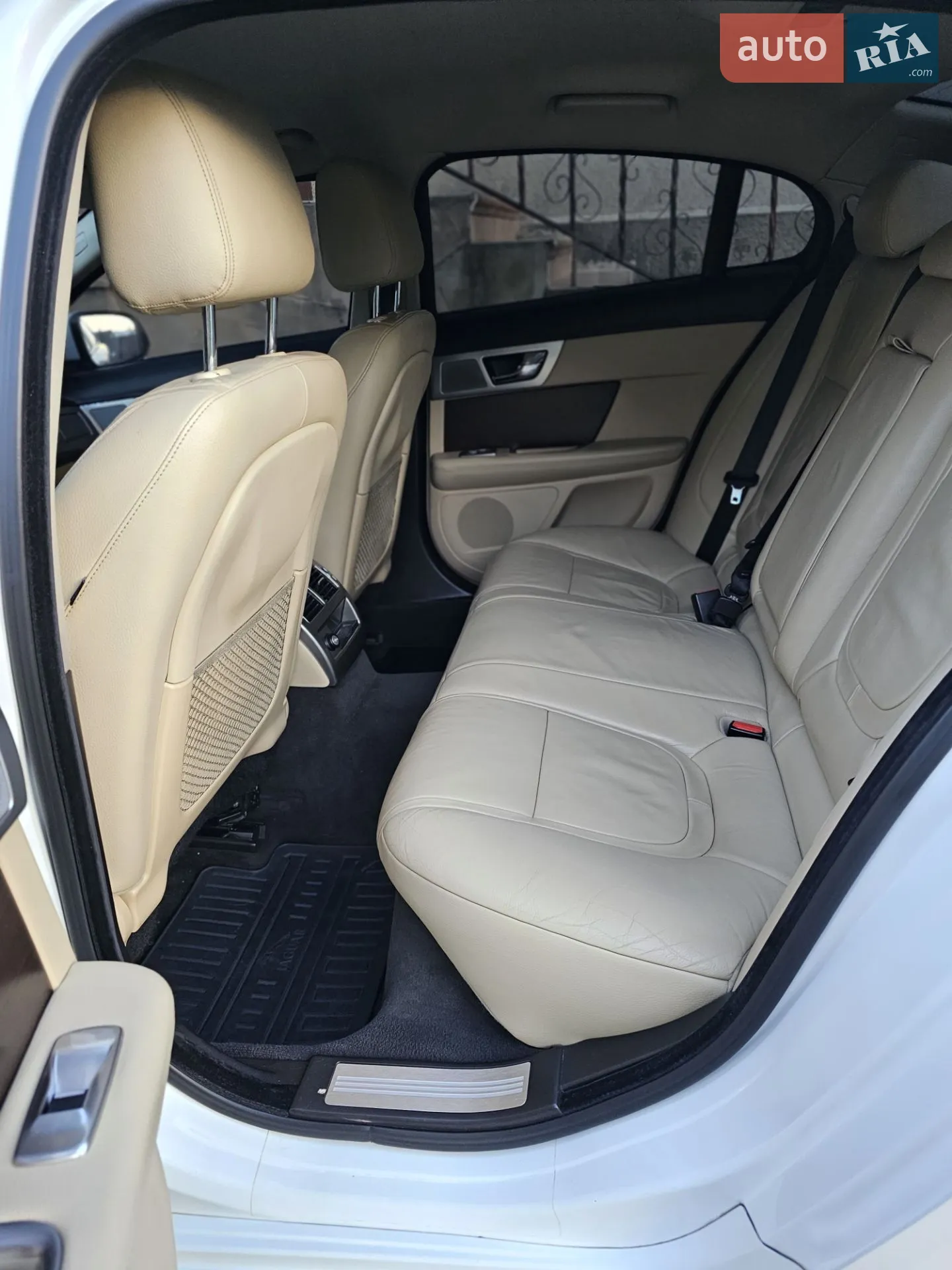 2012 Jaguar XF - мініатюра 20
