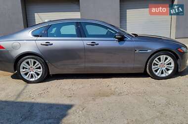 Седан Jaguar XF 2015 в Дніпрі