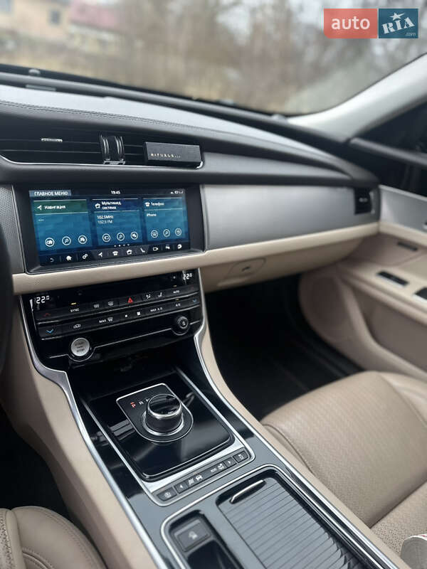 Седан Jaguar XF 2017 в Дніпрі