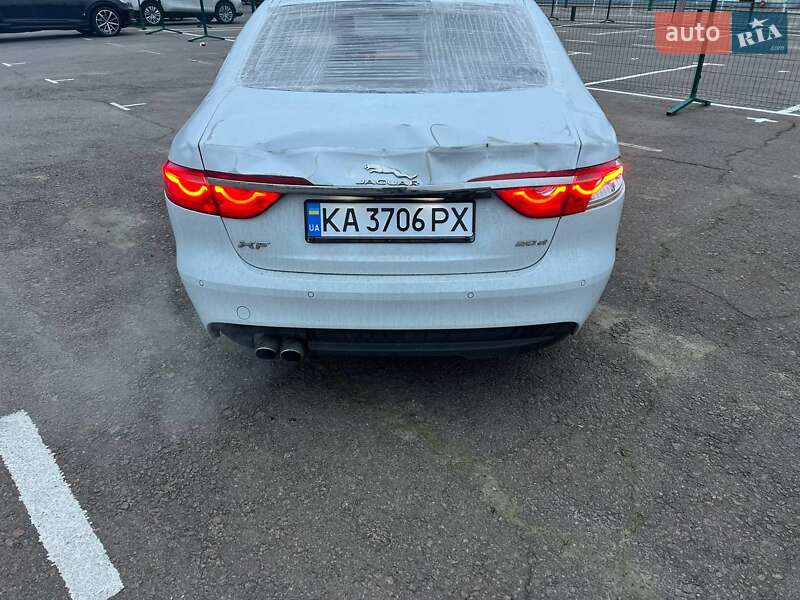 Седан Jaguar XF 2015 в Киеве