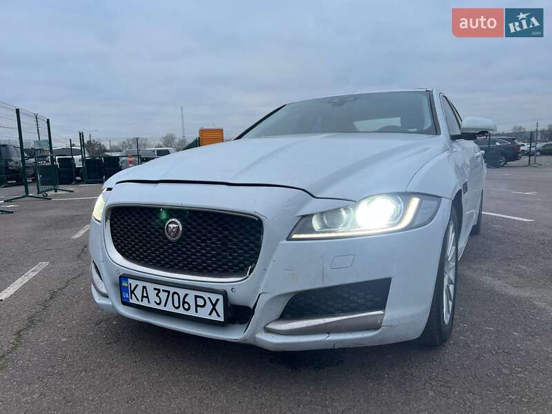 Седан Jaguar XF 2015 в Киеве