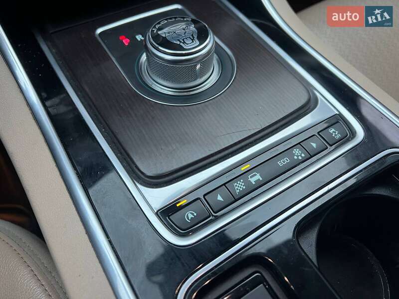 Седан Jaguar XF 2015 в Киеве