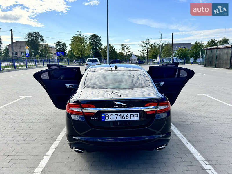 Седан Jaguar XF 2014 в Львові