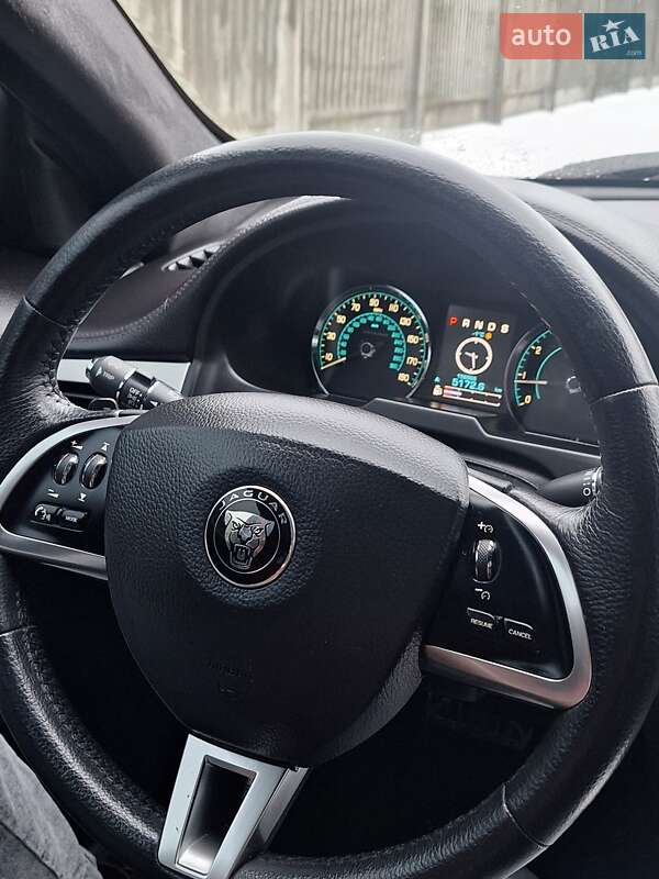 Седан Jaguar XF 2015 в Борисполе