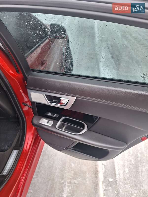 Седан Jaguar XF 2015 в Борисполе