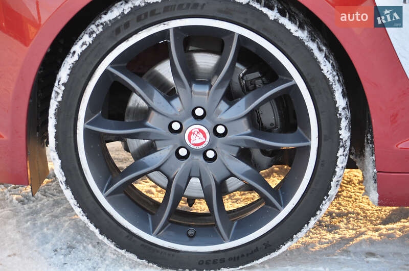 Седан Jaguar XF 2015 в Киеве