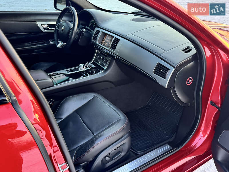 Седан Jaguar XF 2015 в Киеве
