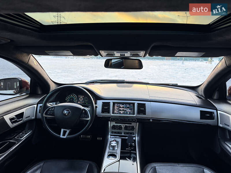 Седан Jaguar XF 2015 в Киеве